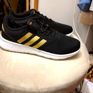 NWOT women's size 8 Adidas